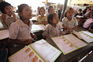 Students with textbooks in community school classroom